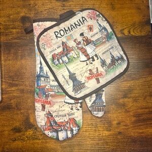 Romania Country Design Kitchen Potholders & Oven Mitt Set 2pcs New